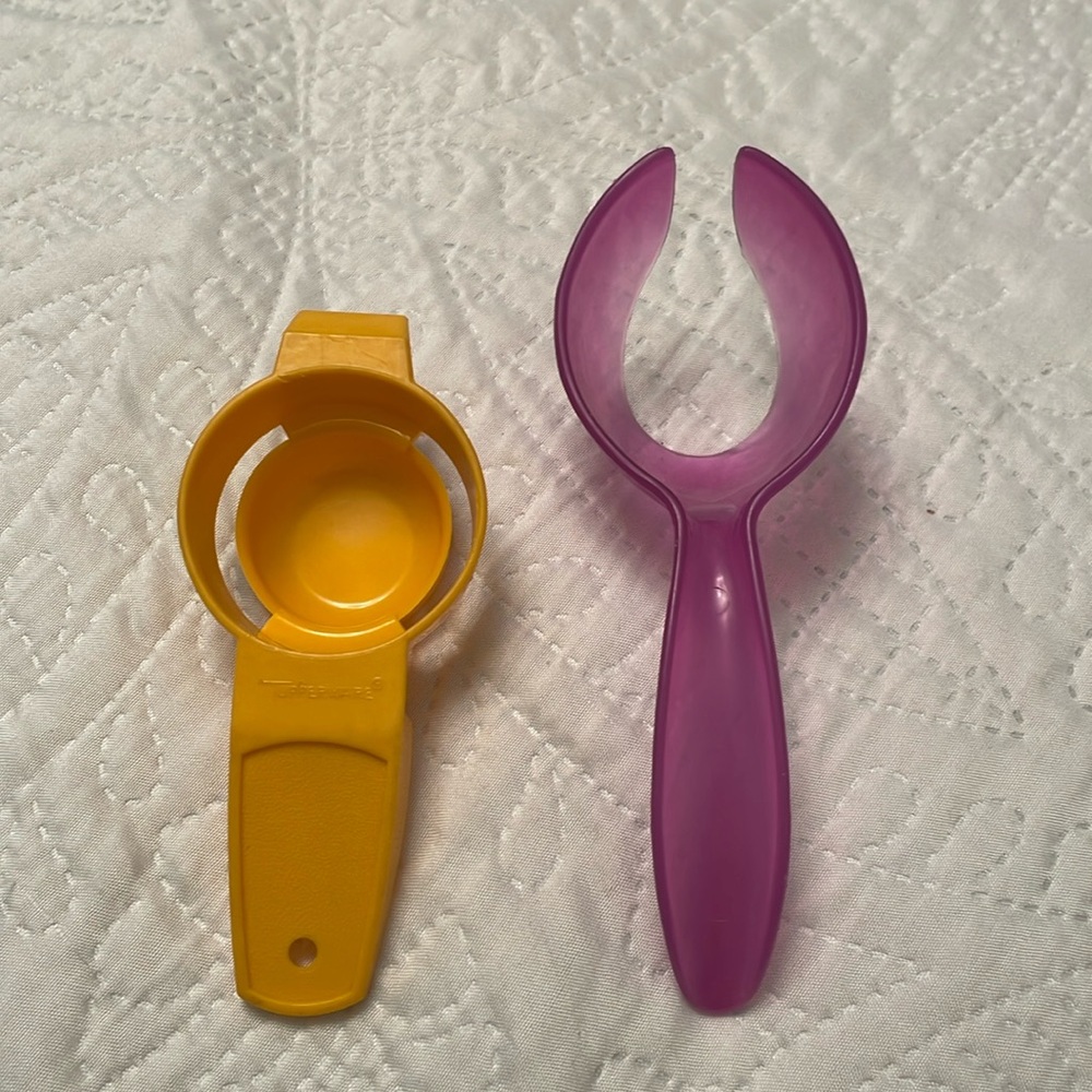 🌷Tupperware Egg Gadgets Set of 2 Egg Separator & Egg Scoop Lifter Dipper Holder